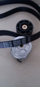 Rola intinzatoare si curea alternator CASE 595 86982450 sau J921603.