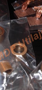 Kit reparatie ce contine toate bucsele si periile, rezolvand astfel simplu, usor si ieftin defectiunea electromotorului.